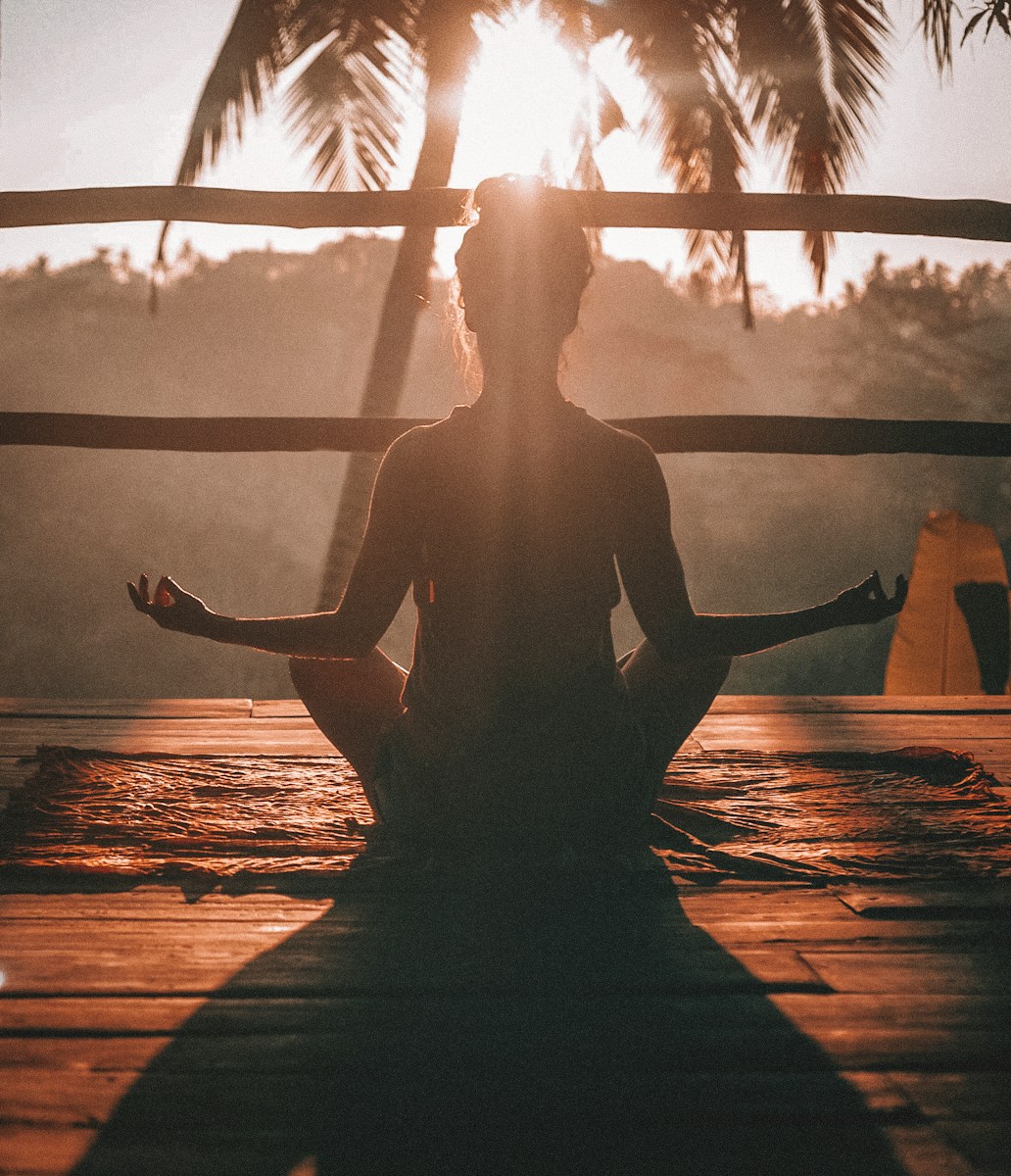 yoga et stress : une pratique millénaire pour retrouver la sérénité